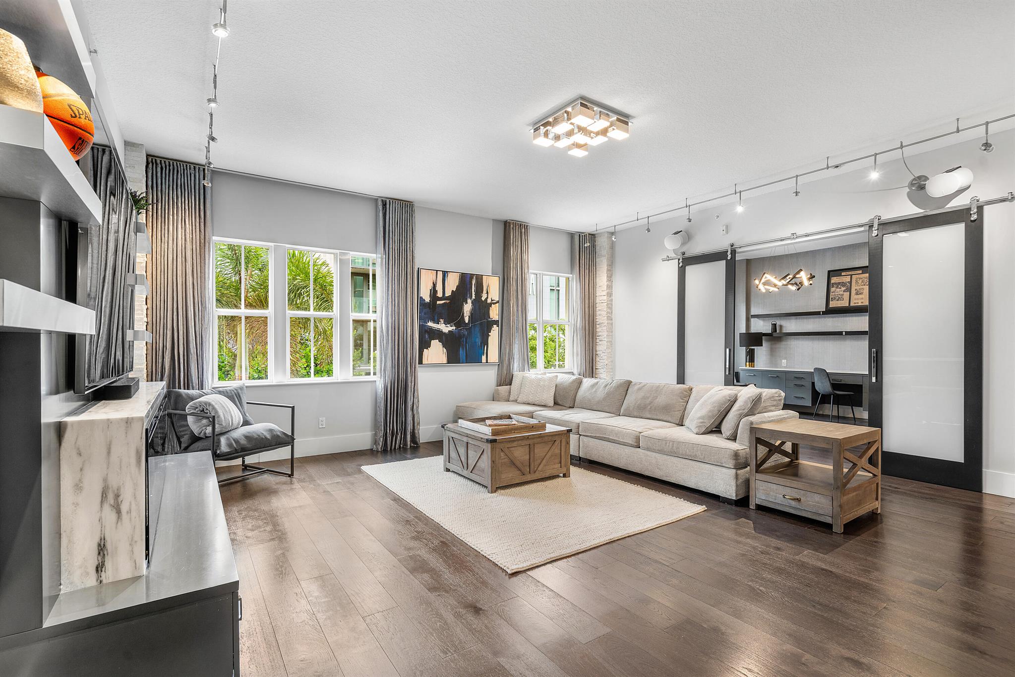 200 NE 2nd Ave #207