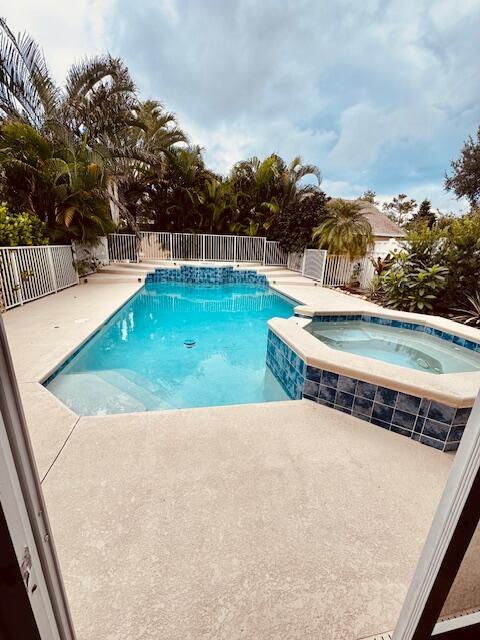 3189 SW Solitaire Palm Dr