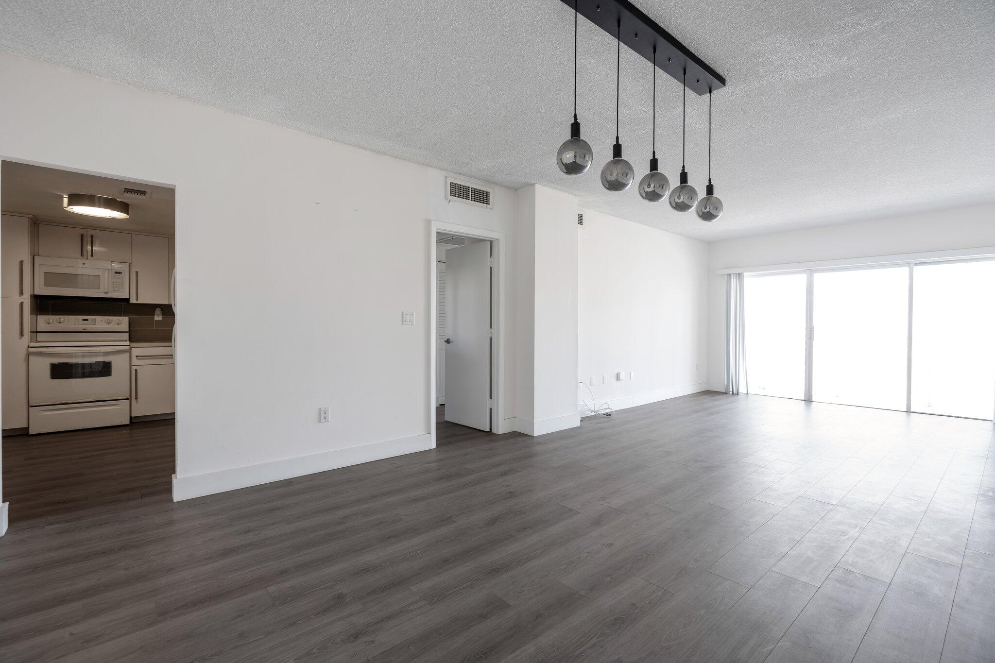 image ARLEN HOUSE CONDO11