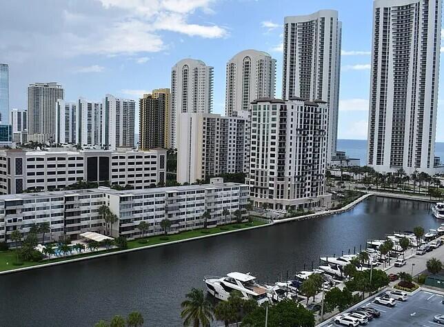 image ARLEN HOUSE CONDO24