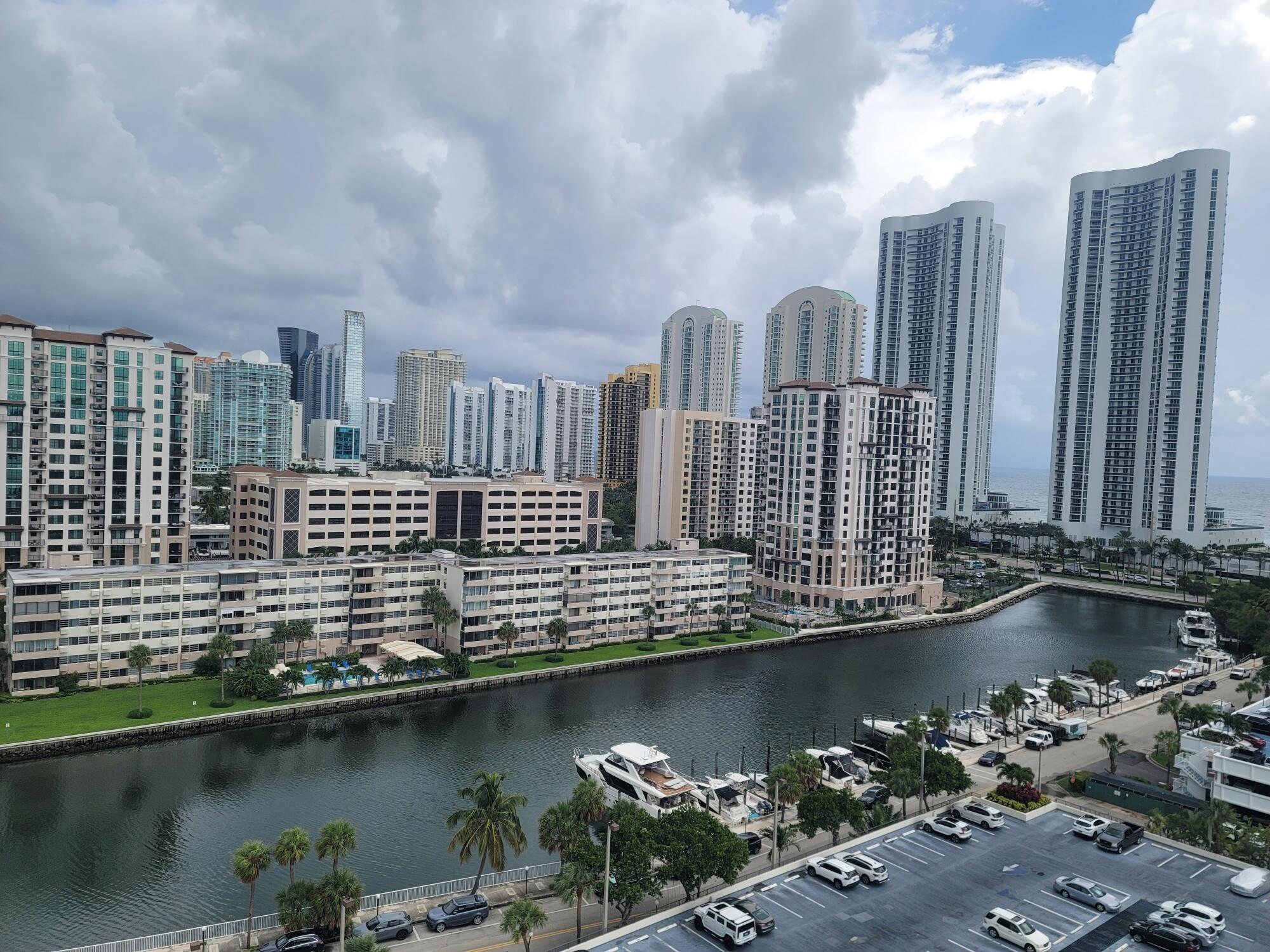 image ARLEN HOUSE CONDO32