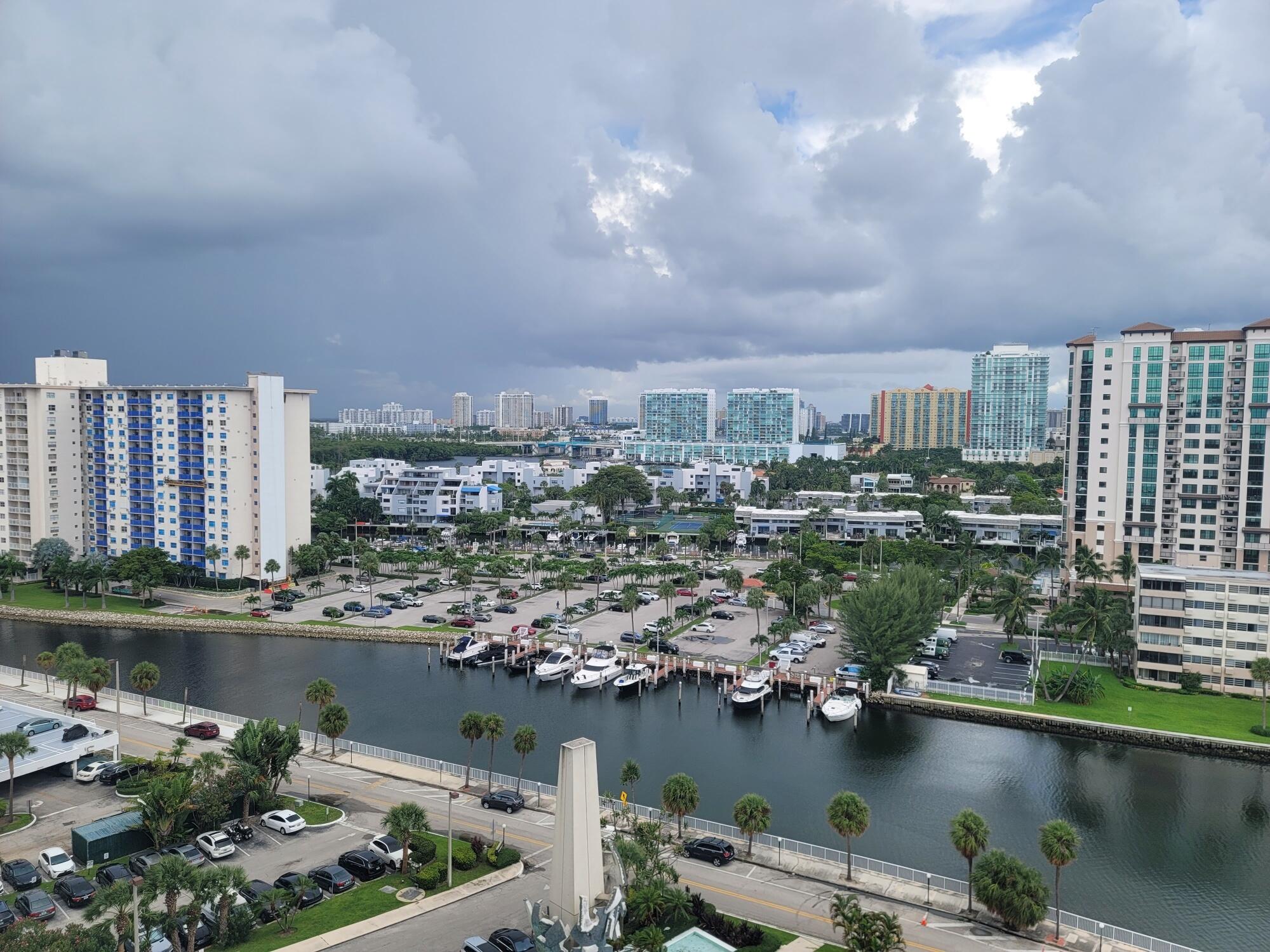 image ARLEN HOUSE CONDO33