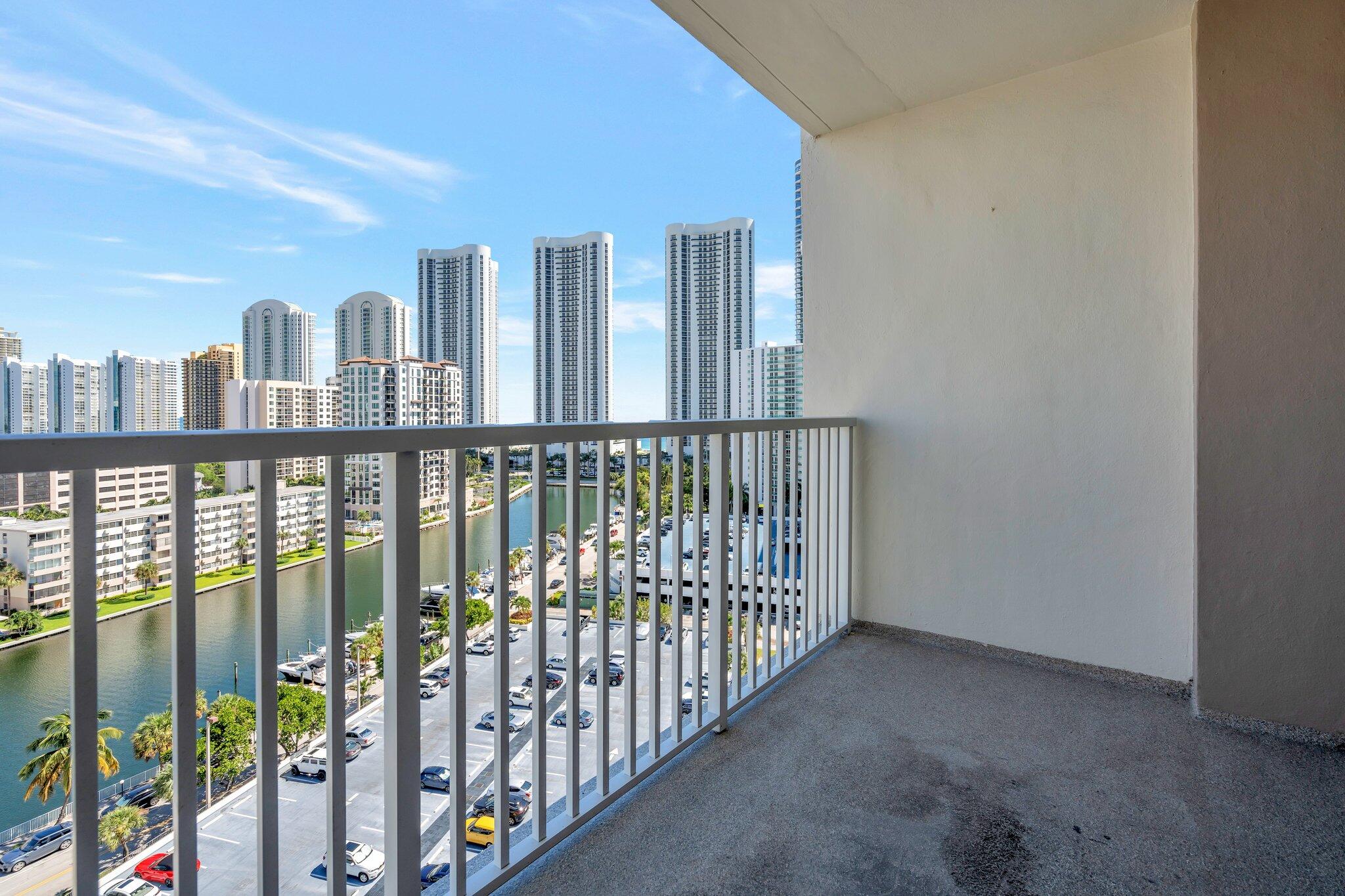 image ARLEN HOUSE CONDO3