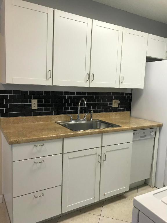 1030 W Flame Vine Ave #13-B Delray Beach, FL 33445