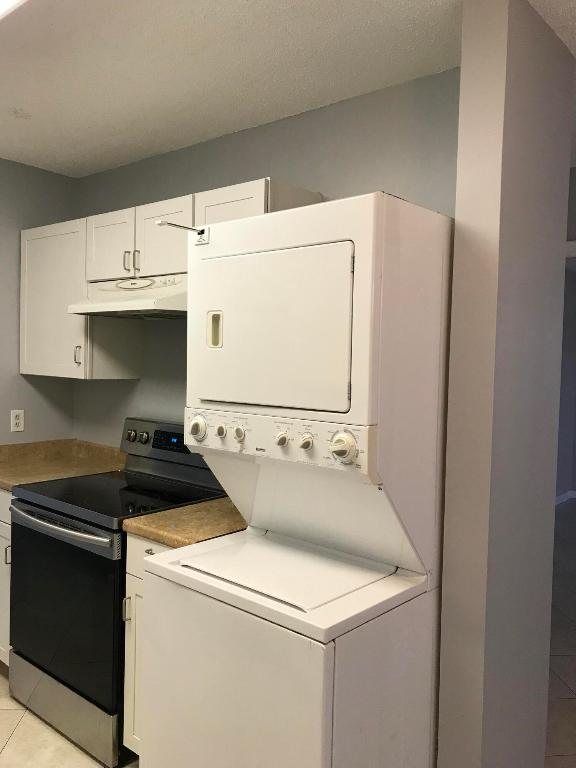 1030 W Flame Vine Ave #13-B Delray Beach, FL 33445