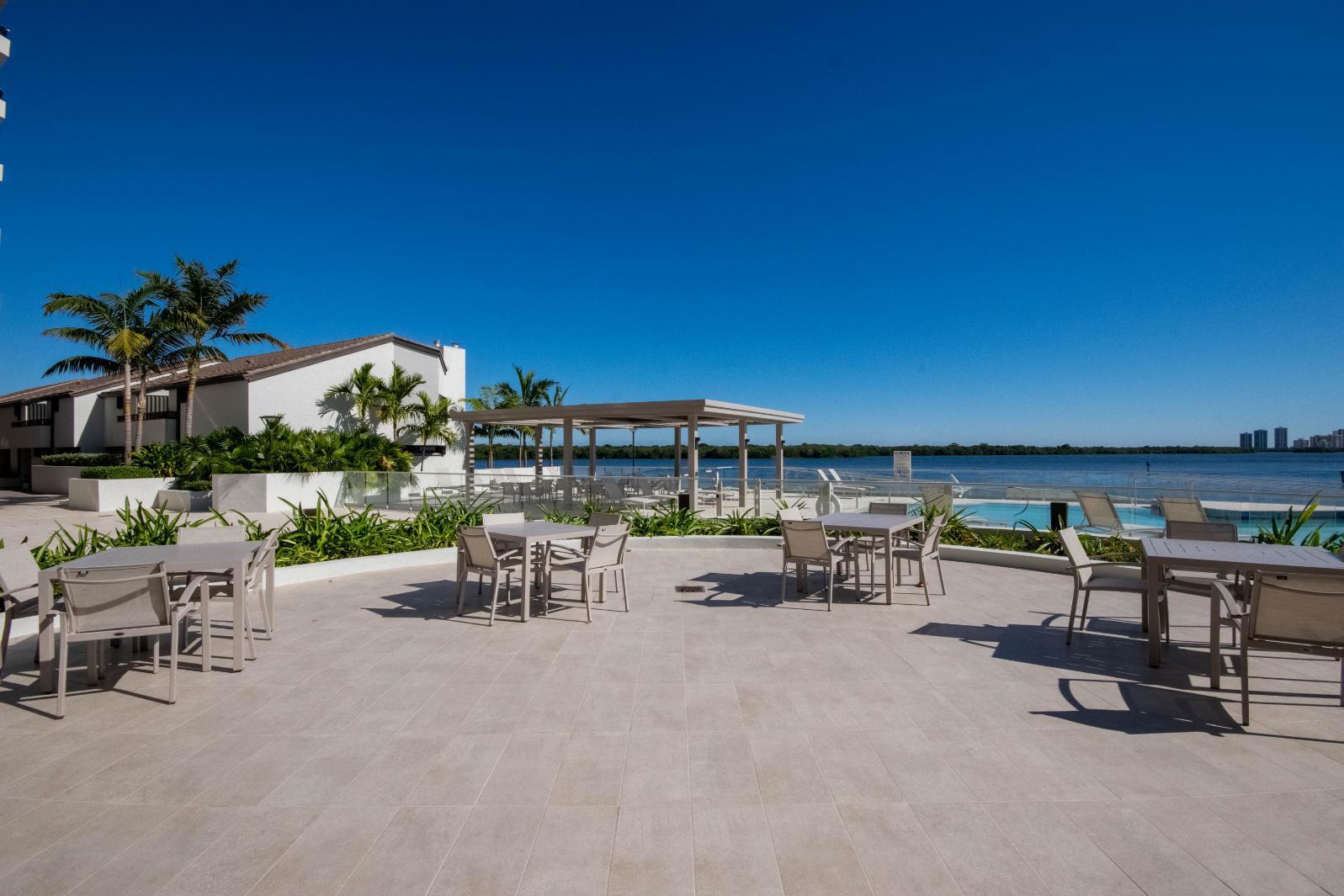 100 Lakeshore Dr #1453 North Palm Beach, FL 33408