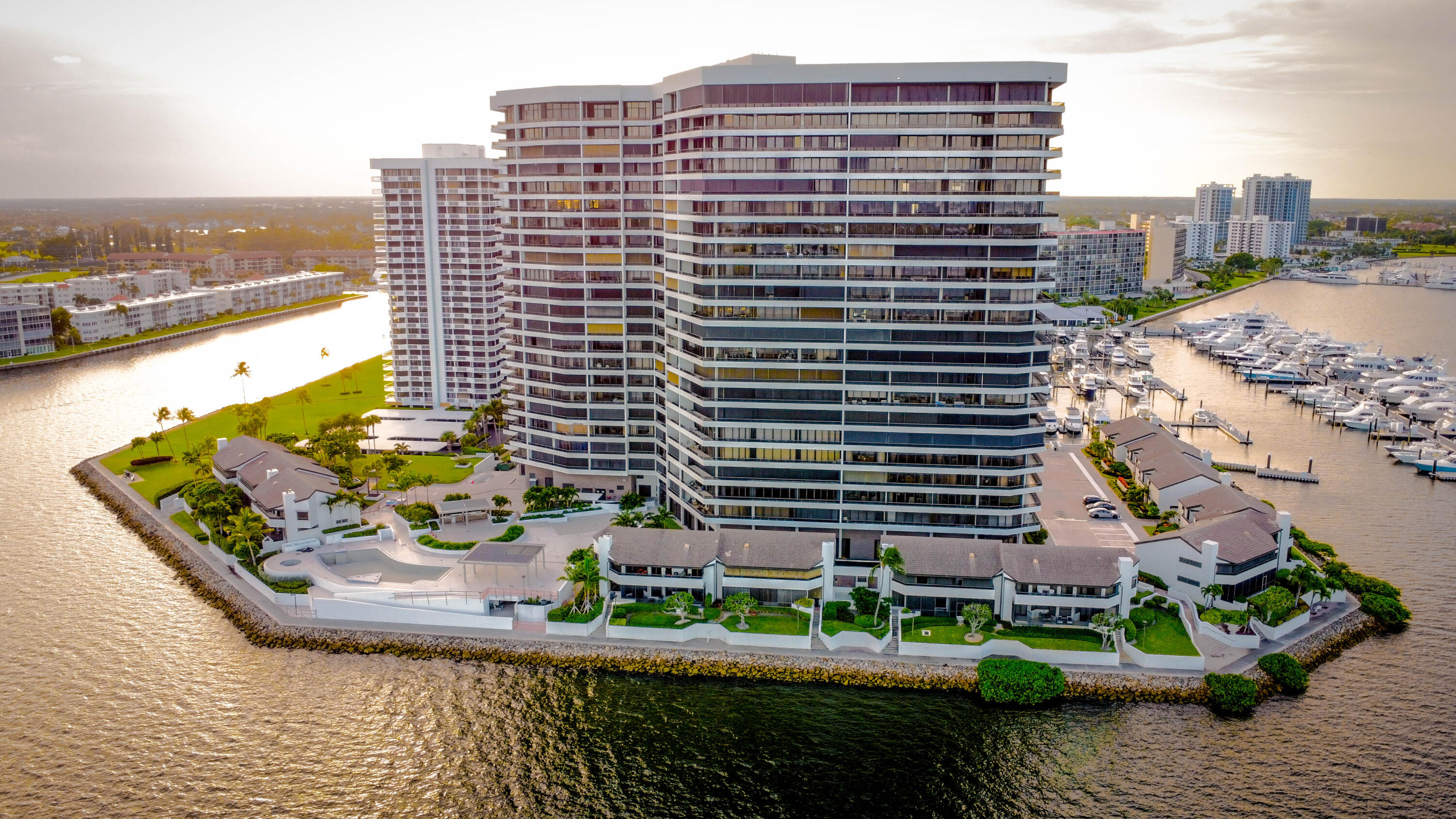 100 Lakeshore Dr #1453 North Palm Beach, FL 33408