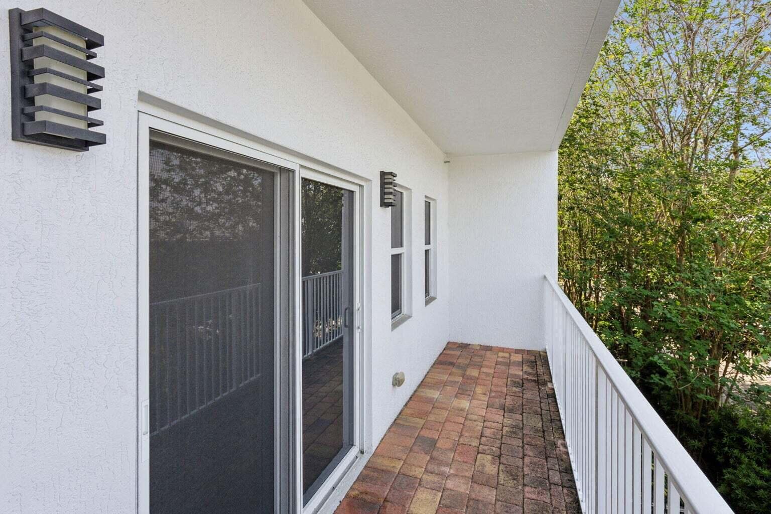 3873 NE 22nd Lighthouse Point, FL 33064