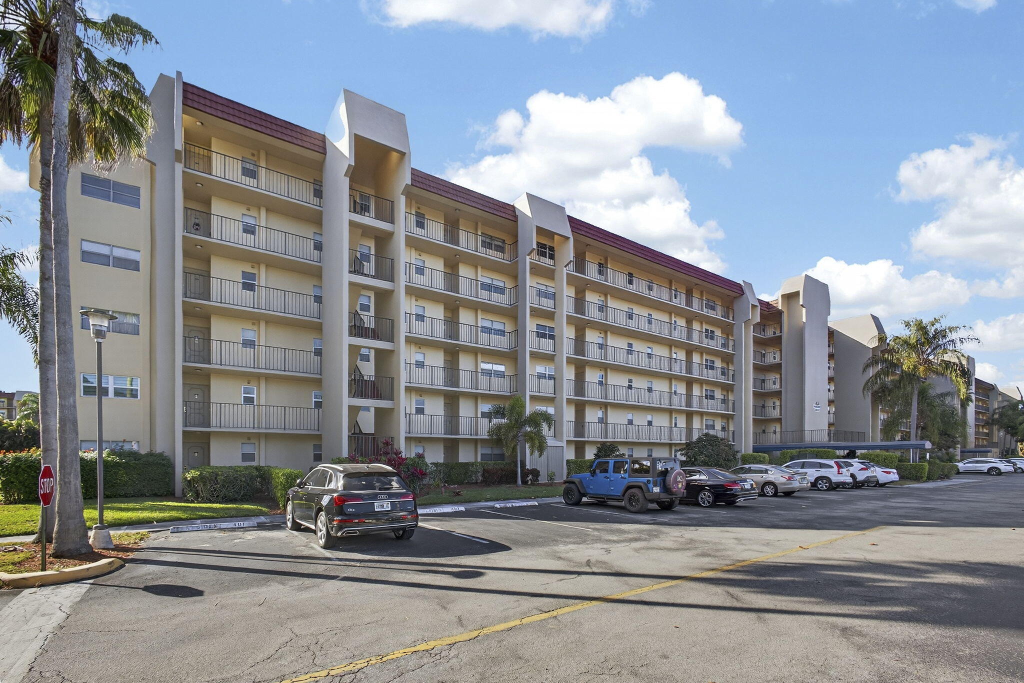 3590 Via Poinciana #202