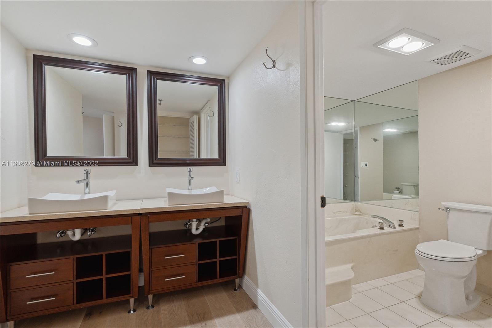 image Brickell Key One12