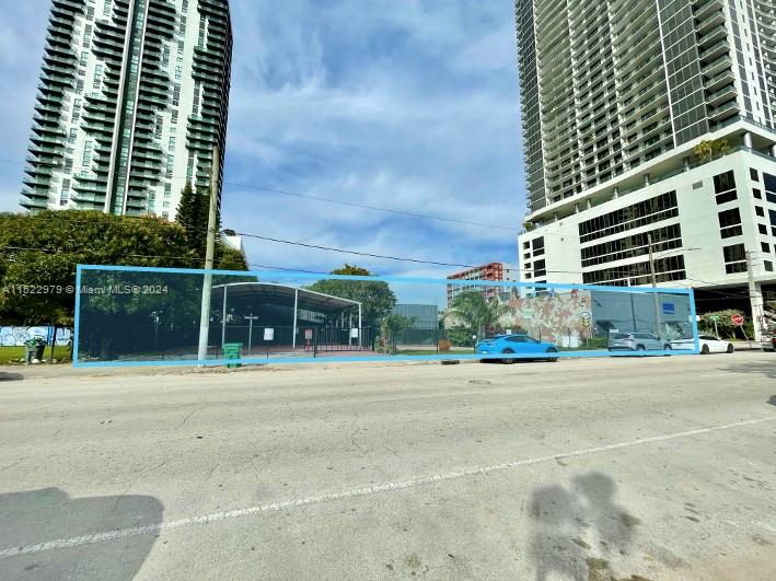 1542 NE 1st Ave Miami, FL 33132 1542 NE 1st Ave Miami, FL 33132