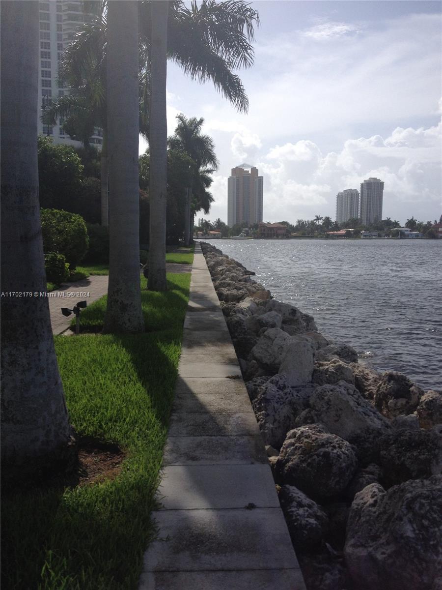 Undisclosed Address Aventura, FL 33180