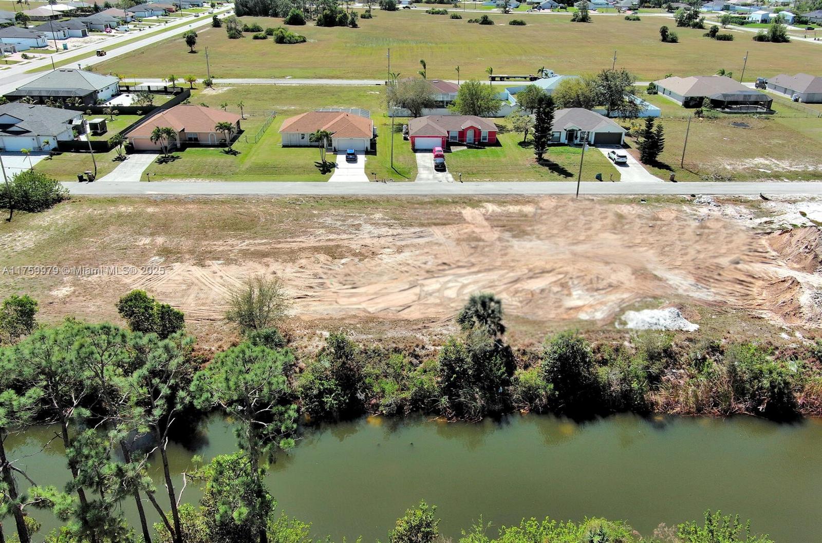 1611 NW 2nd St Cape Coral, FL 33993