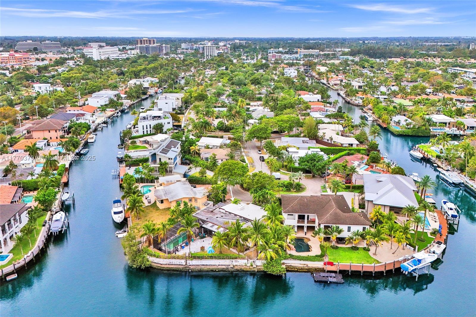 2140 Hibiscus Cir North Miami, FL 33181