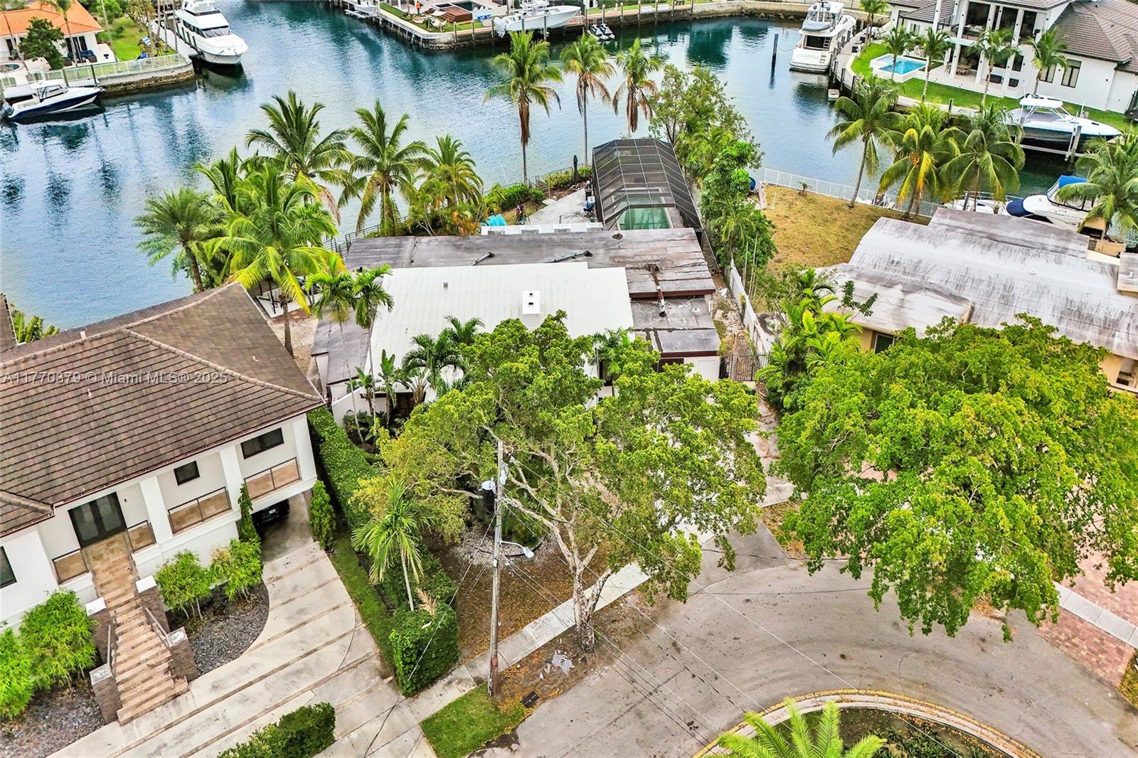 2140 Hibiscus Cir North Miami, FL 33181