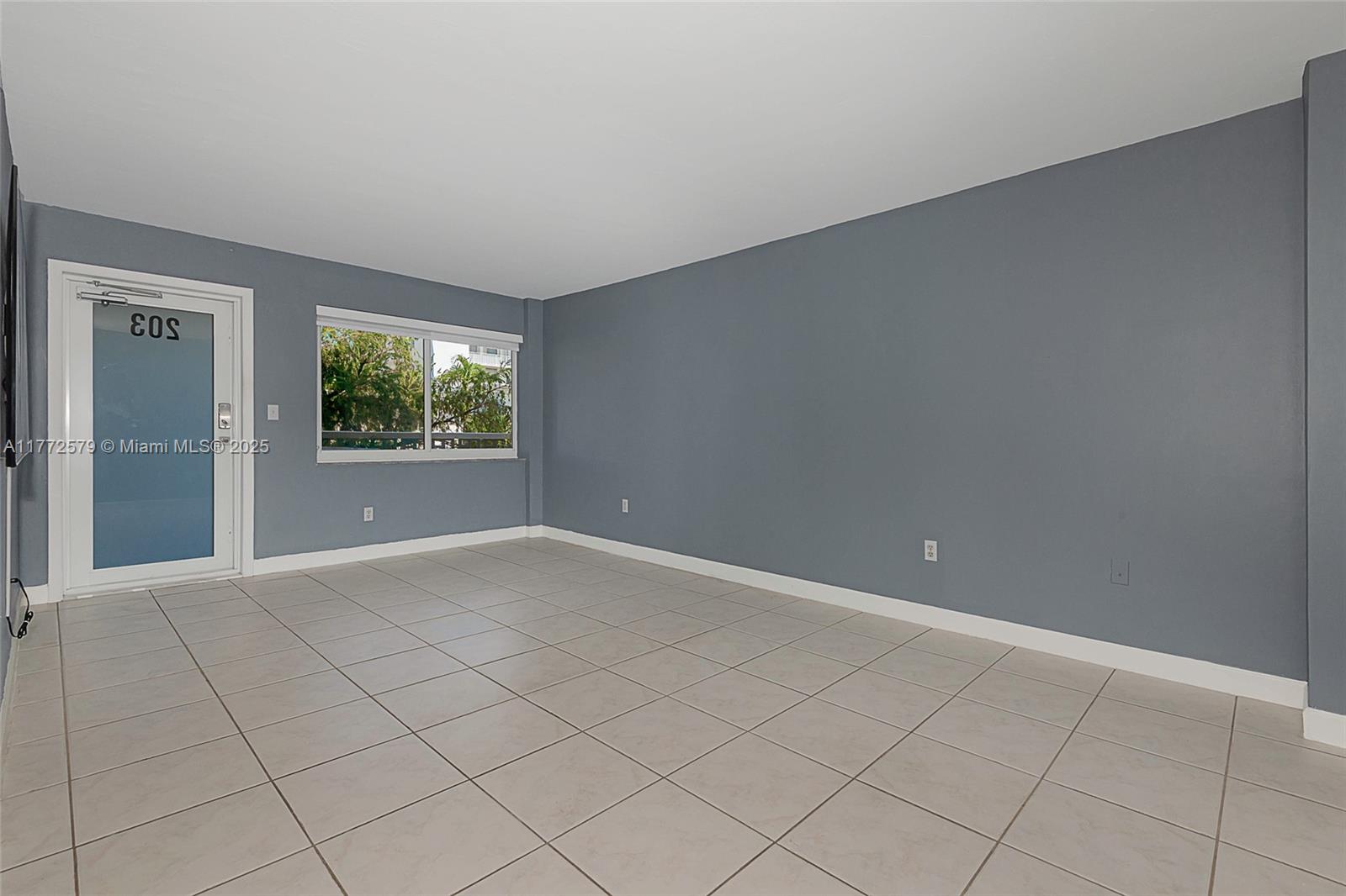 image Lenox Towers Condo10