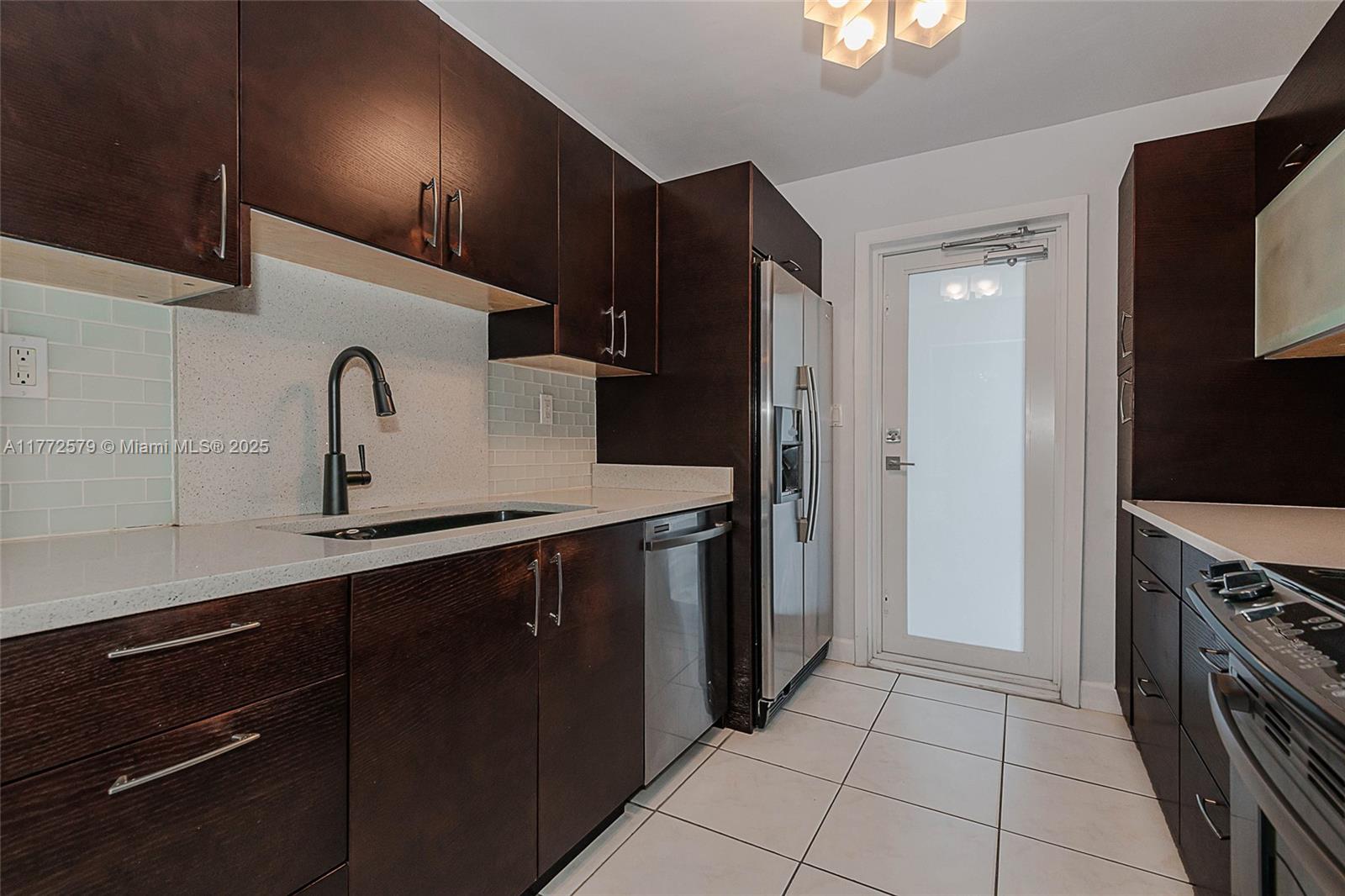 image Lenox Towers Condo15