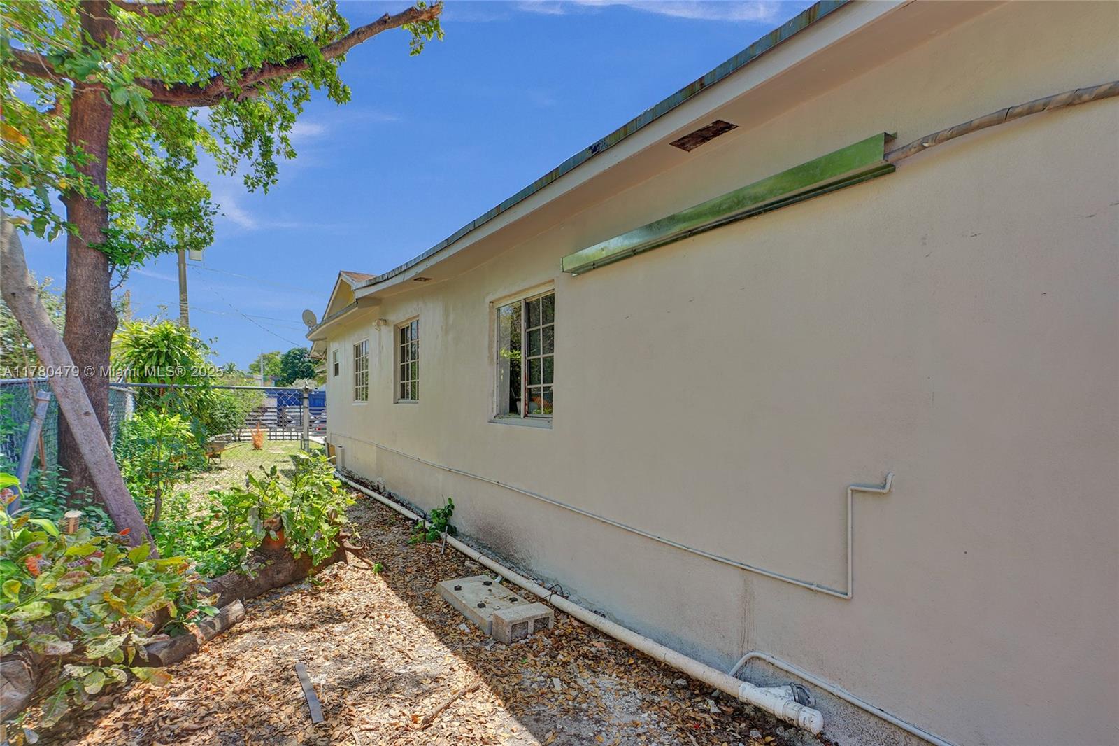 213 NW 34th Ter Miami, FL 33127