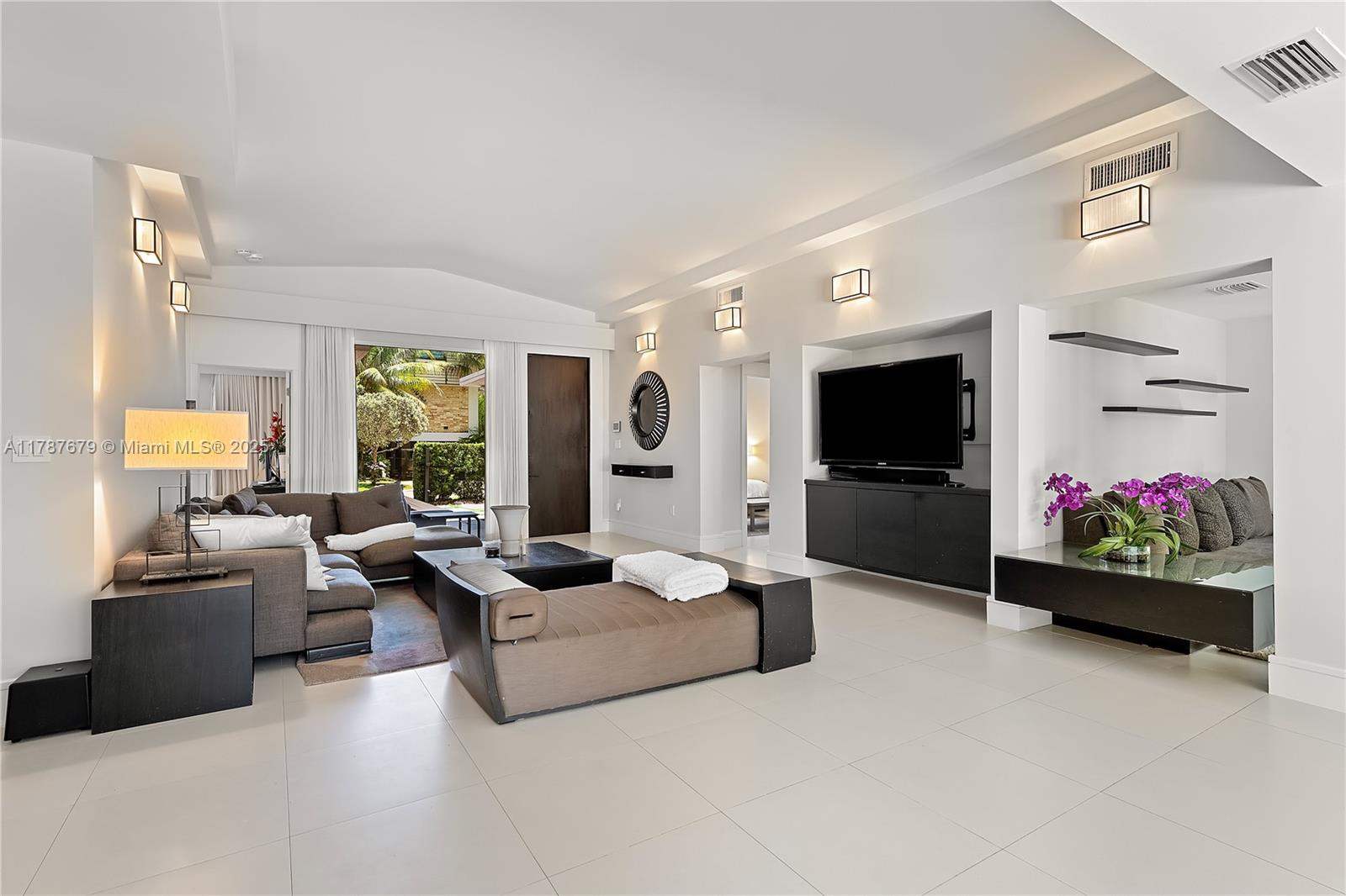 122 E 2nd Ct,Miami Beach, FL 33139