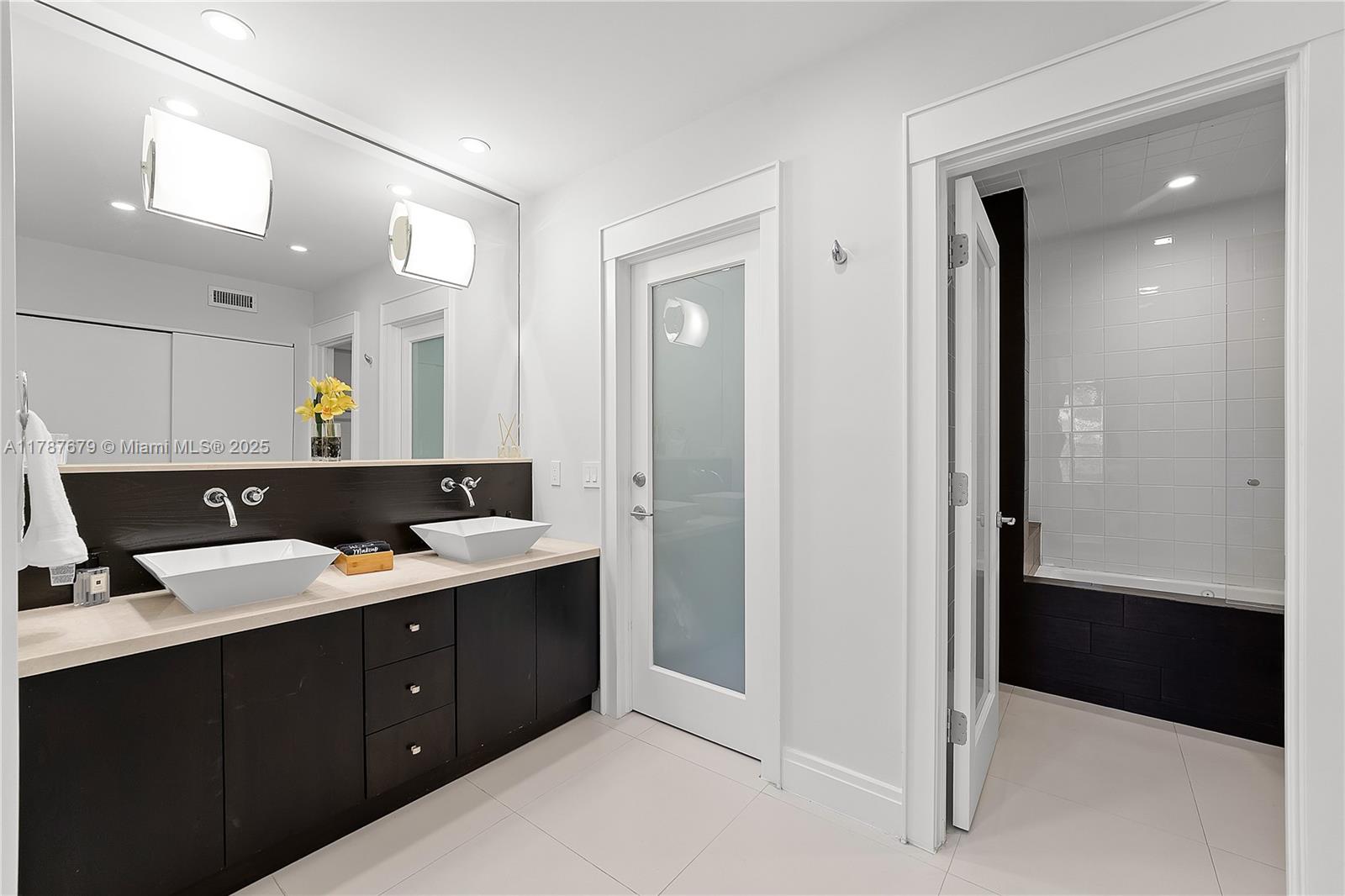 122 E 2nd Ct,Miami Beach, FL 33139