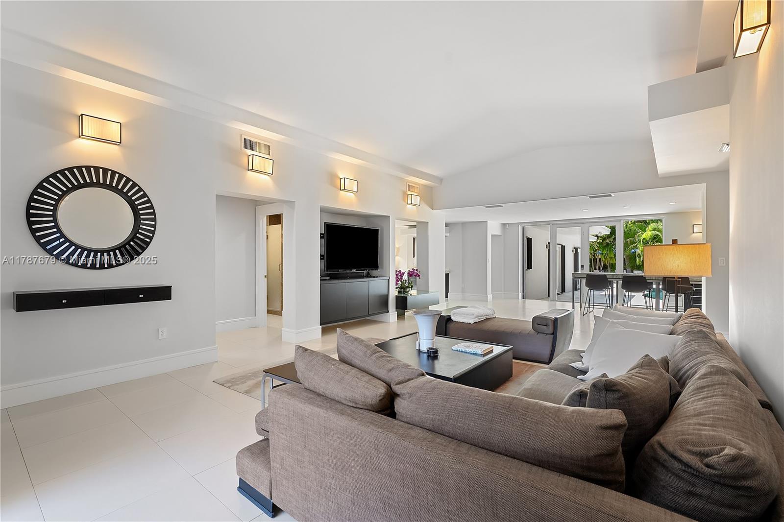 122 E 2nd Ct,Miami Beach, FL 33139