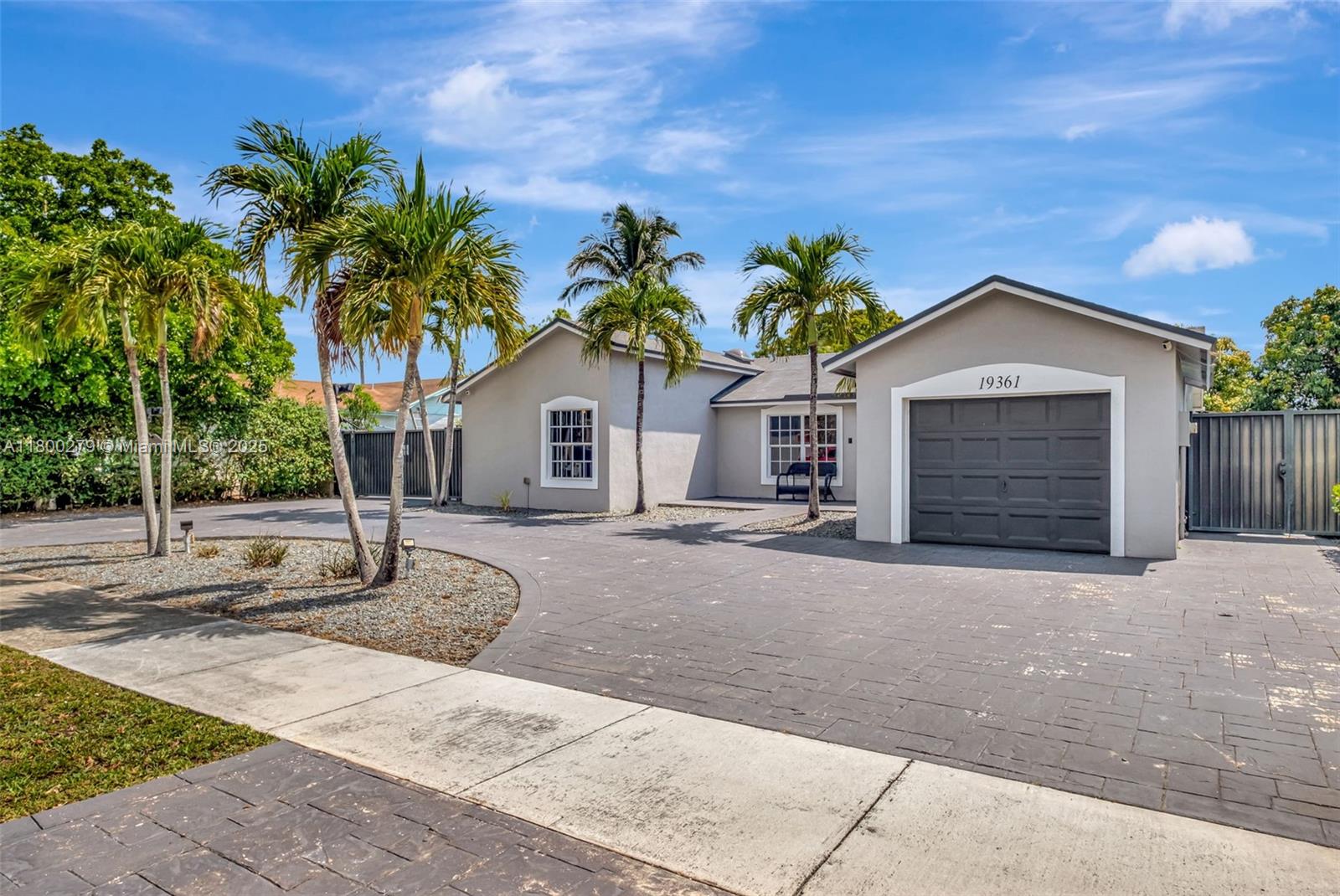 19361 NW 61st Ave,Hialeah, FL 33015