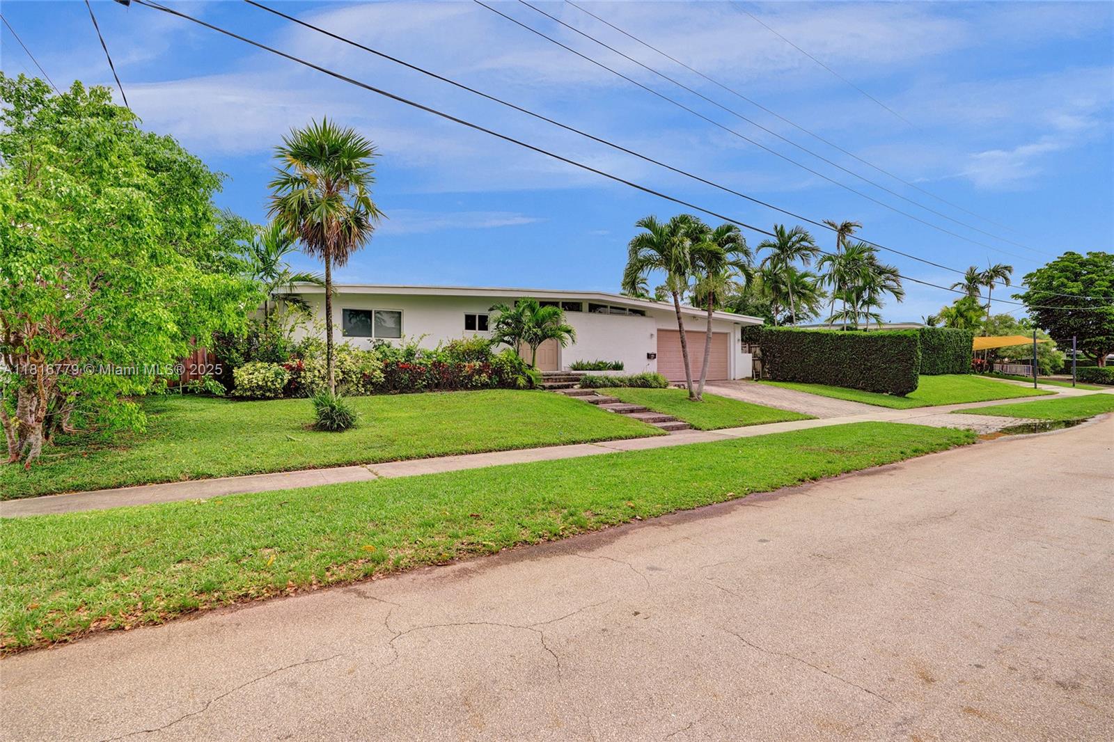 2050 NE 196th Ter North Miami Beach, FL 33179 2050 NE 196th Ter North Miami Beach, FL 33179