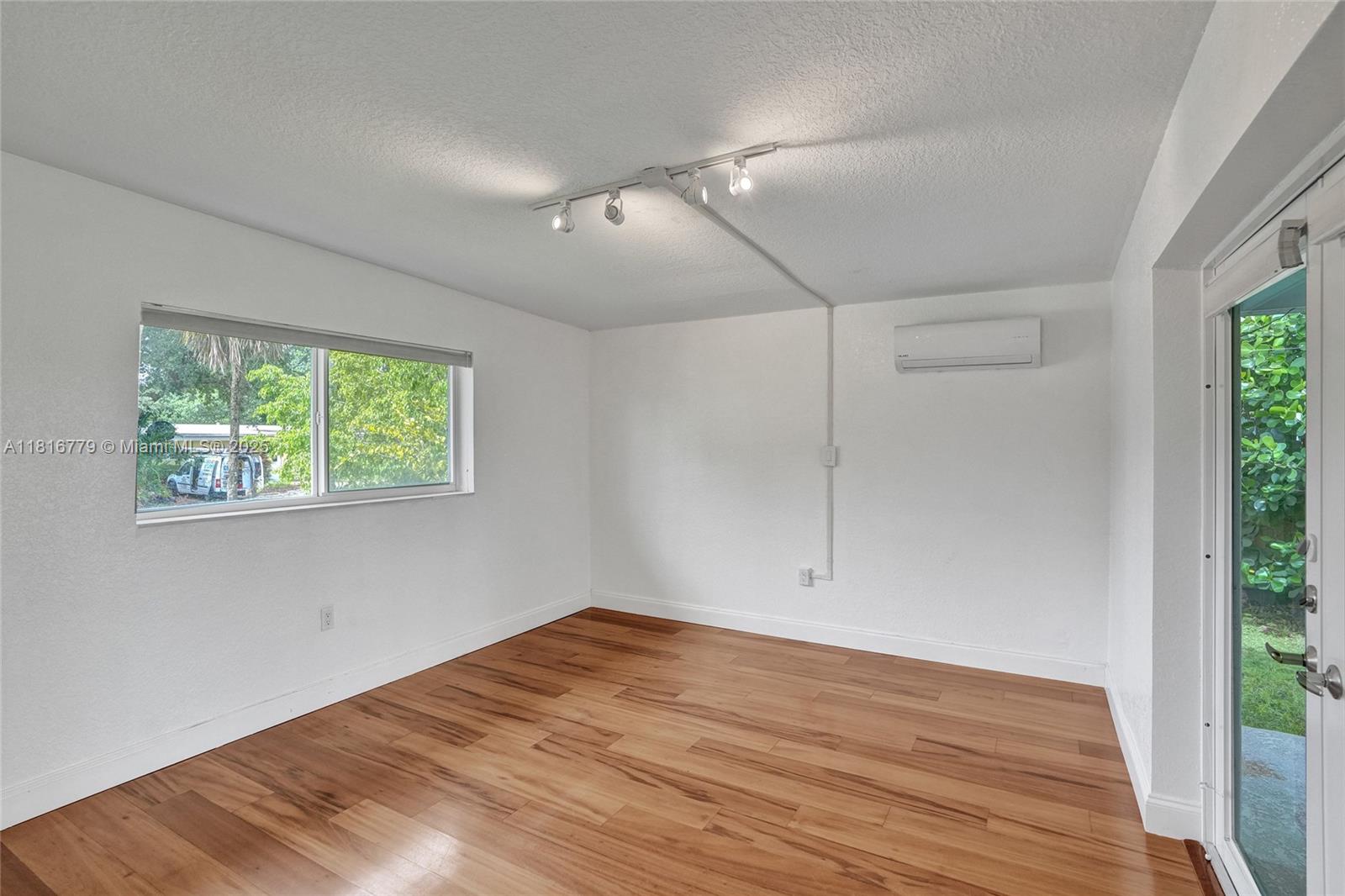 2050 NE 196th Ter North Miami Beach, FL 33179 2050 NE 196th Ter North Miami Beach, FL 33179