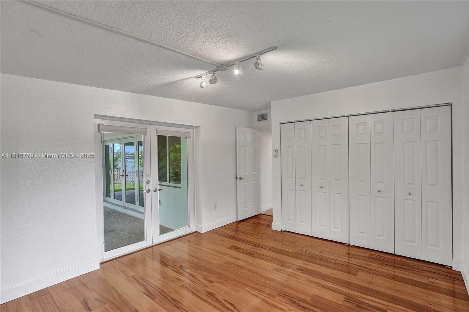 2050 NE 196th Ter North Miami Beach, FL 33179 2050 NE 196th Ter North Miami Beach, FL 33179