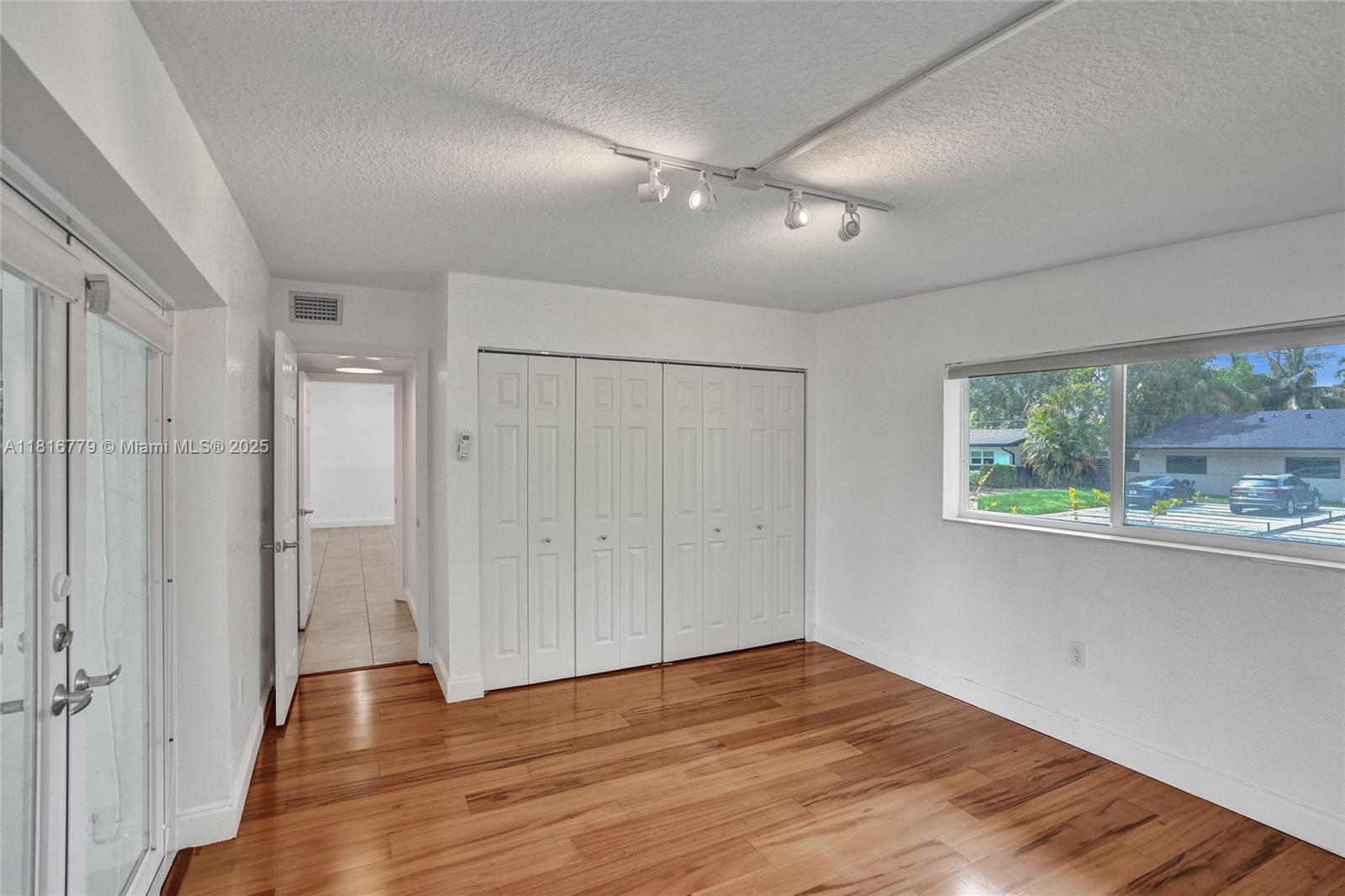 2050 NE 196th Ter North Miami Beach, FL 33179 2050 NE 196th Ter North Miami Beach, FL 33179