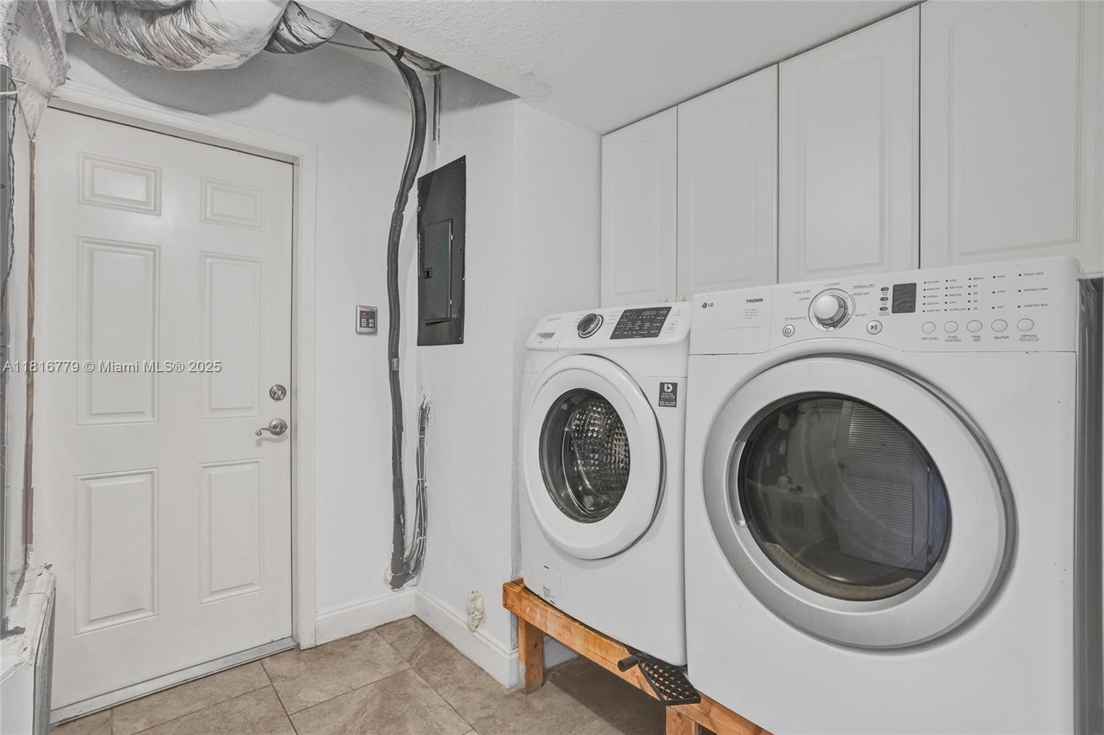 2050 NE 196th Ter North Miami Beach, FL 33179 2050 NE 196th Ter North Miami Beach, FL 33179