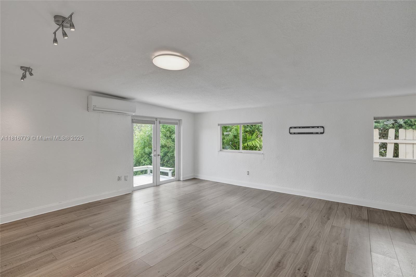2050 NE 196th Ter North Miami Beach, FL 33179 2050 NE 196th Ter North Miami Beach, FL 33179