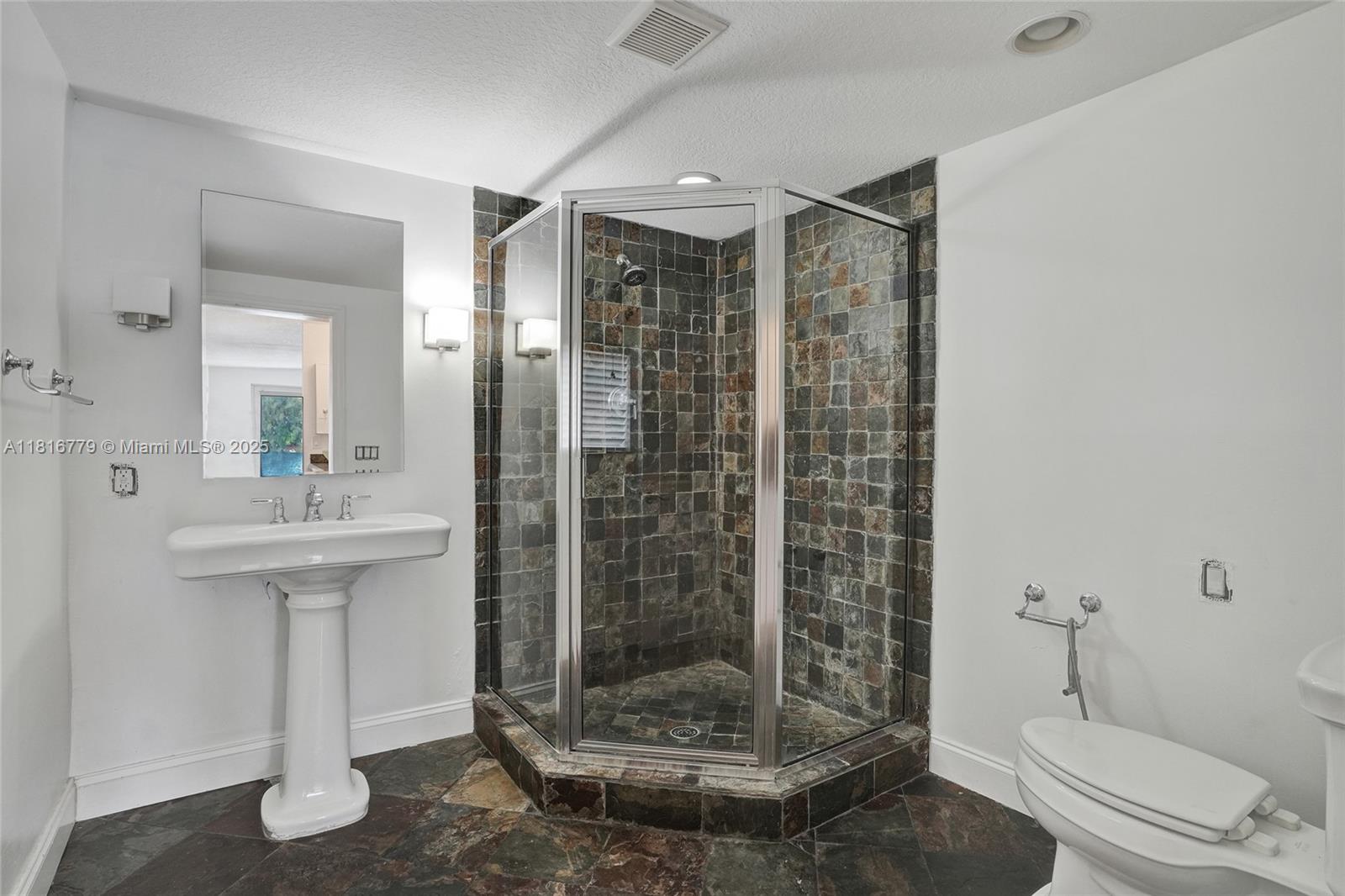 2050 NE 196th Ter North Miami Beach, FL 33179 2050 NE 196th Ter North Miami Beach, FL 33179