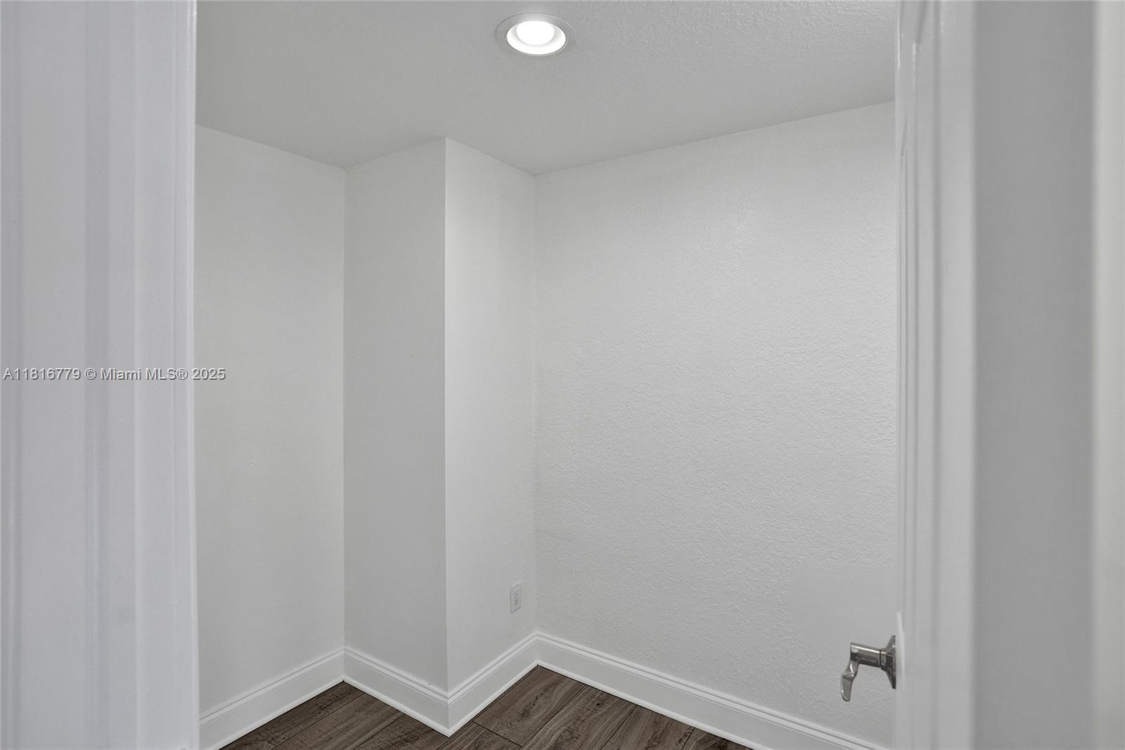 2050 NE 196th Ter North Miami Beach, FL 33179 2050 NE 196th Ter North Miami Beach, FL 33179