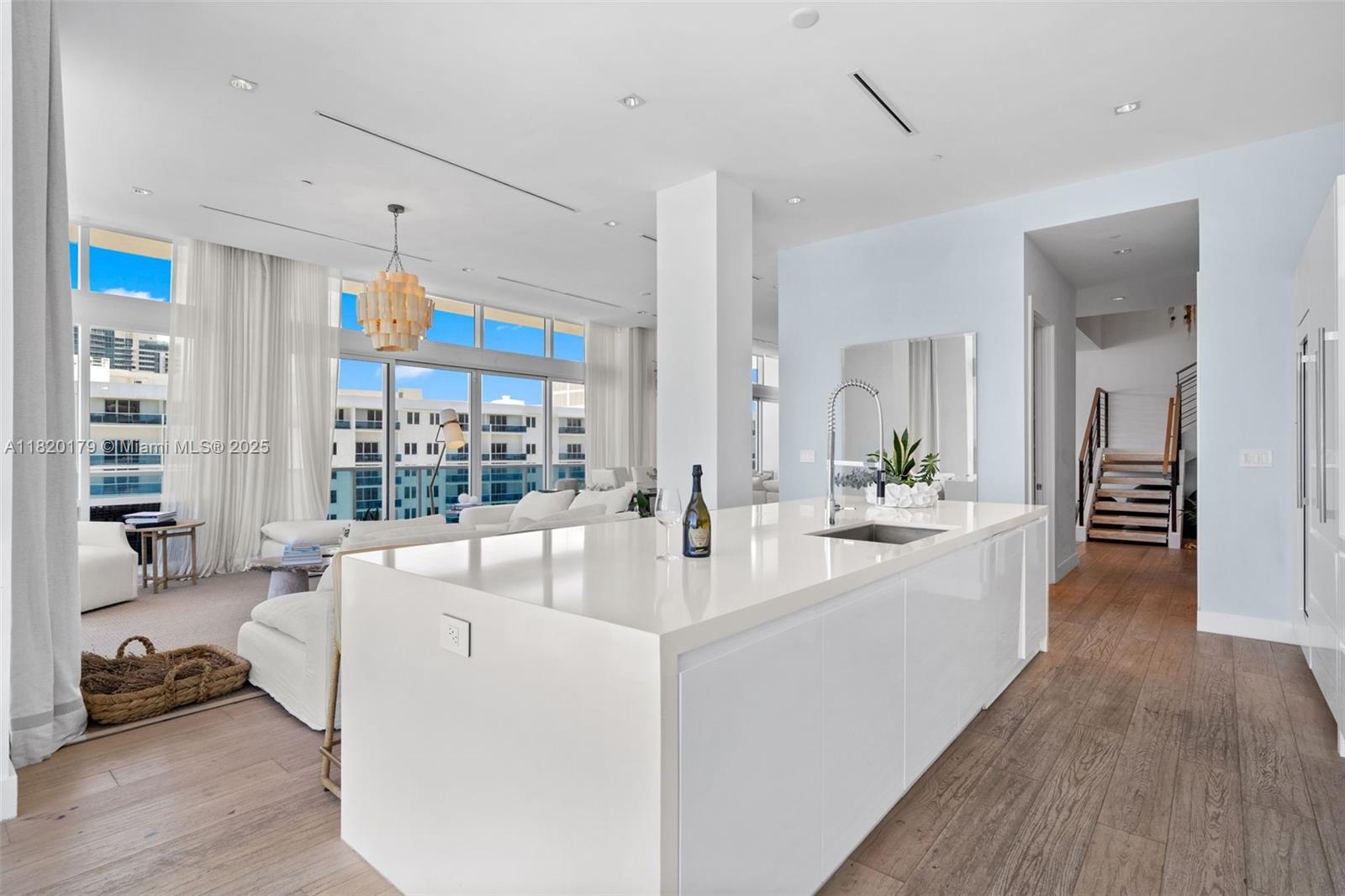 102 24th St #PH-1610 Miami Beach, FL 33139