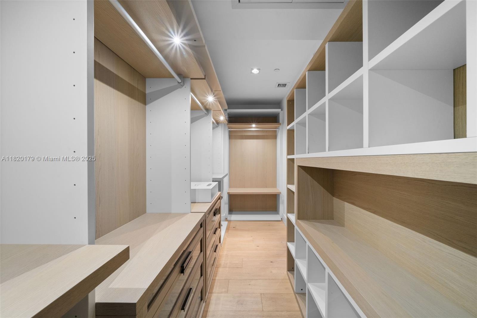 102 24th St #PH-1610 Miami Beach, FL 33139