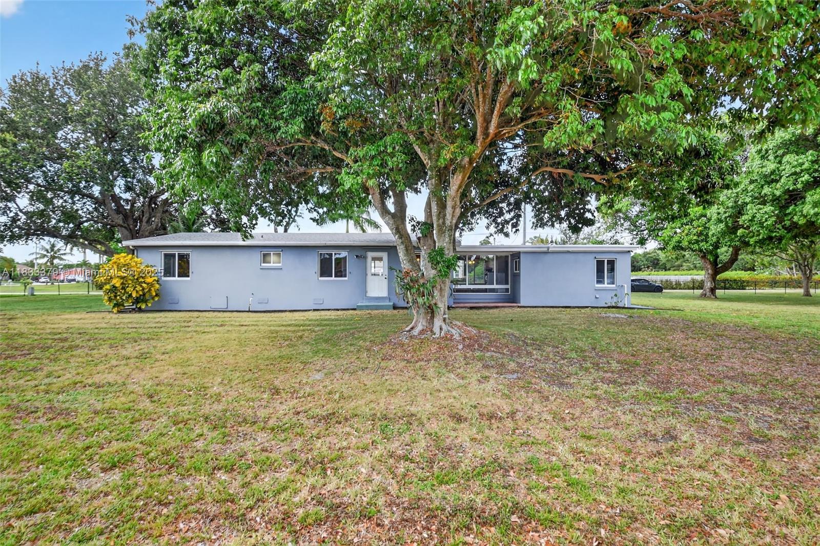 4061 Nova Ln Lake Worth, FL 33462