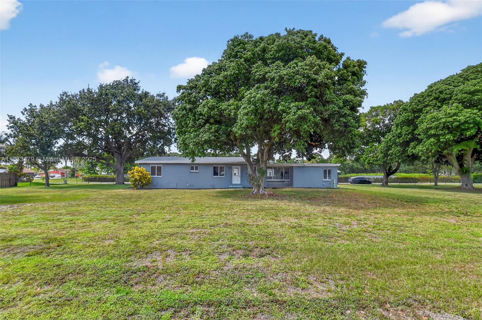 4061 Nova Ln Lake Worth, FL 33462