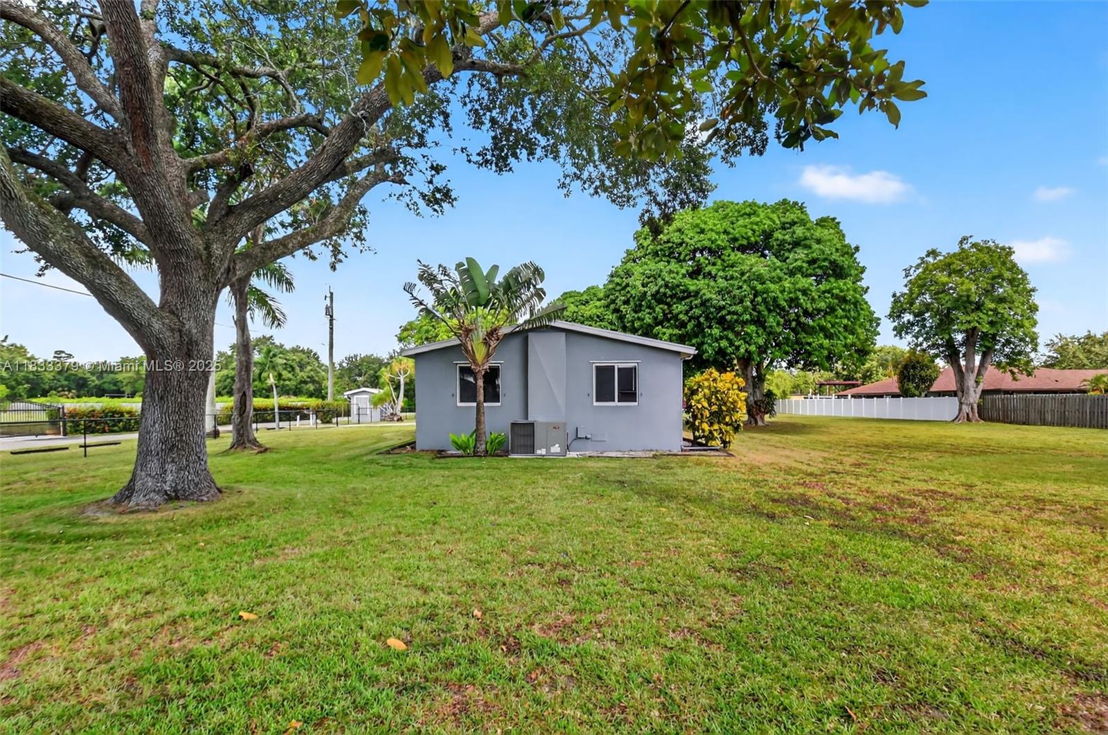 4061 Nova Ln Lake Worth, FL 33462