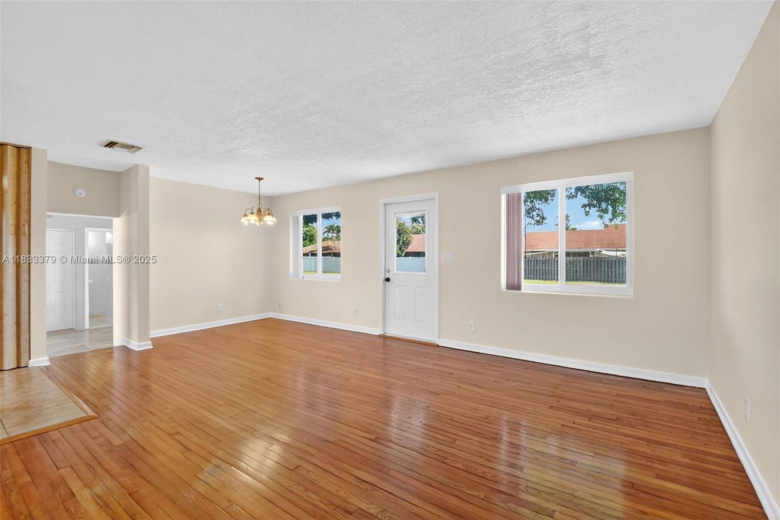 4061 Nova Ln Lake Worth, FL 33462