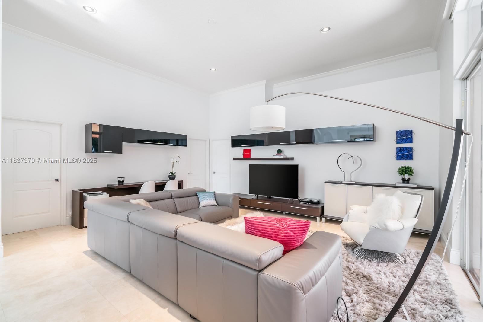 2535 Golf Vw Dr Weston, FL 33327