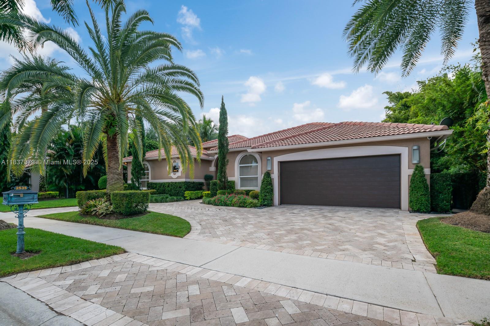 2535 Golf Vw Dr Weston, FL 33327