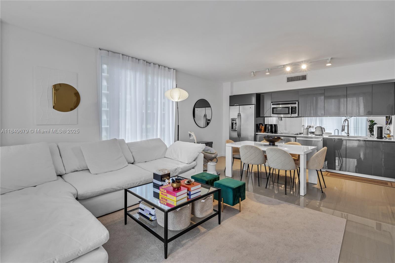 31 SE 6th St #702