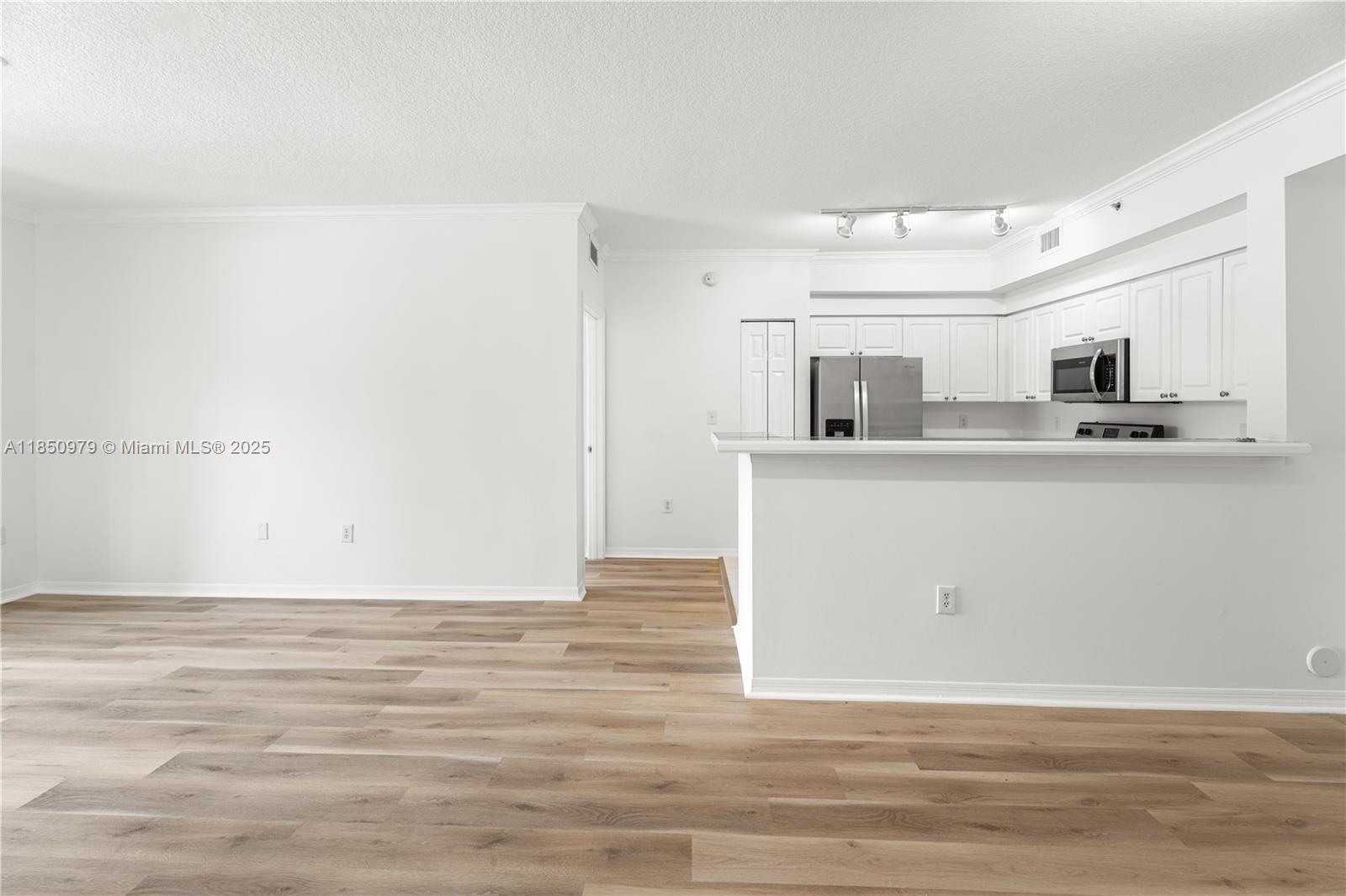 6861 SW 44th St #303 Miami, FL 33155