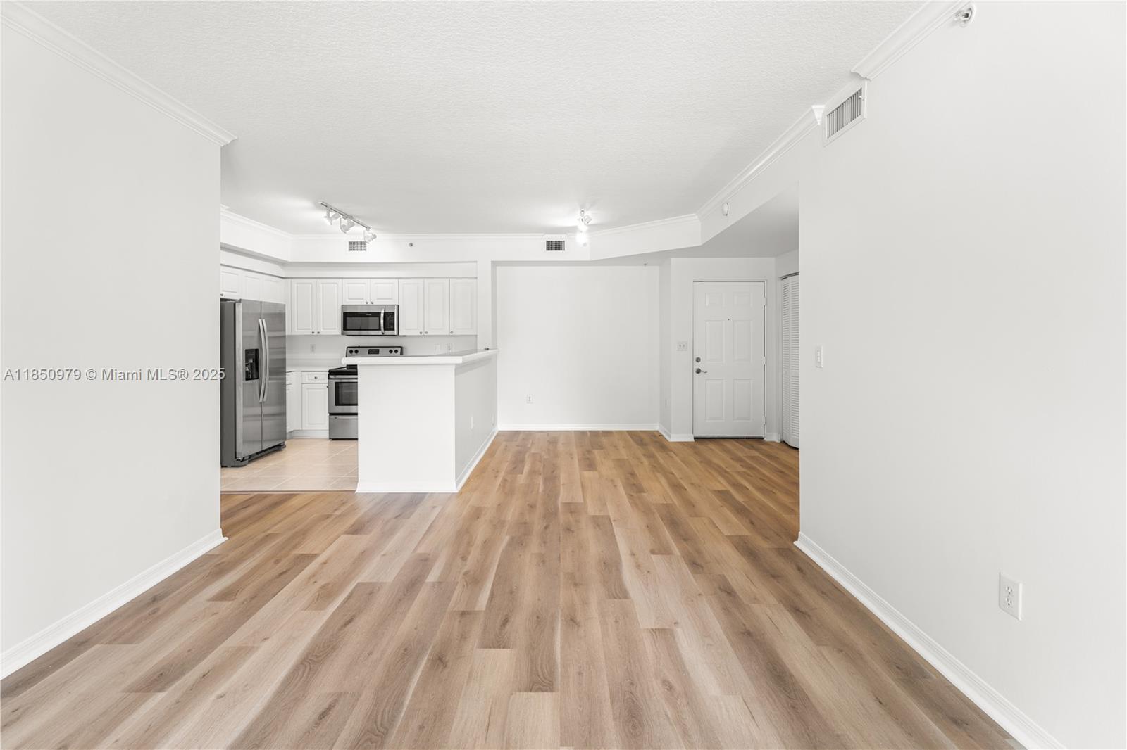 6861 SW 44th St #303 Miami, FL 33155