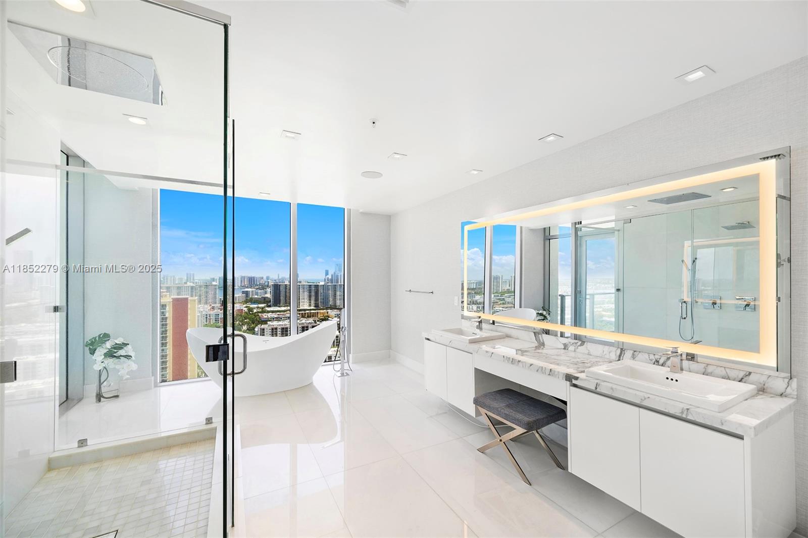 image Parque Towers Condo24