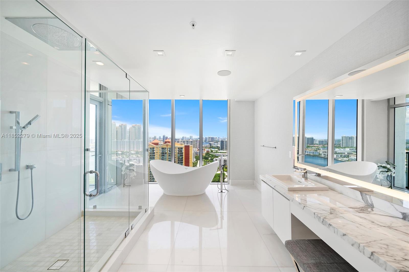 image Parque Towers Condo25