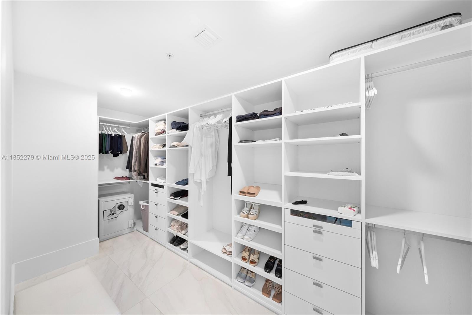 image Parque Towers Condo29