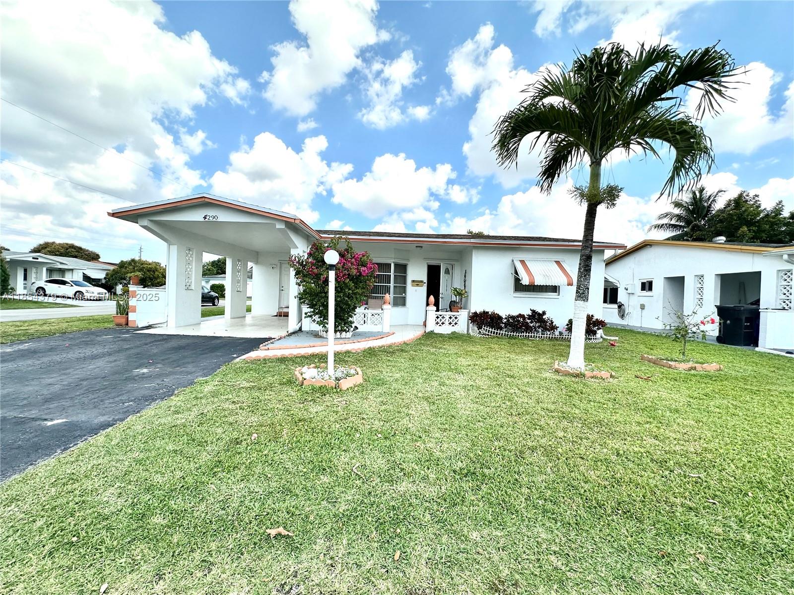 4290 NW 49th Ter
