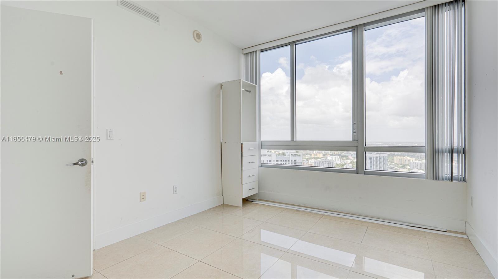 image Ivy Condo11